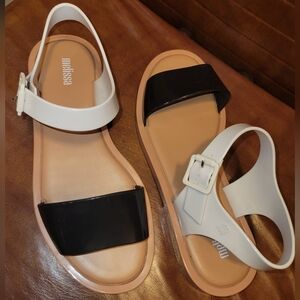 Melissa Mar Sandal Black & White Two Toned size US 8 EU 39